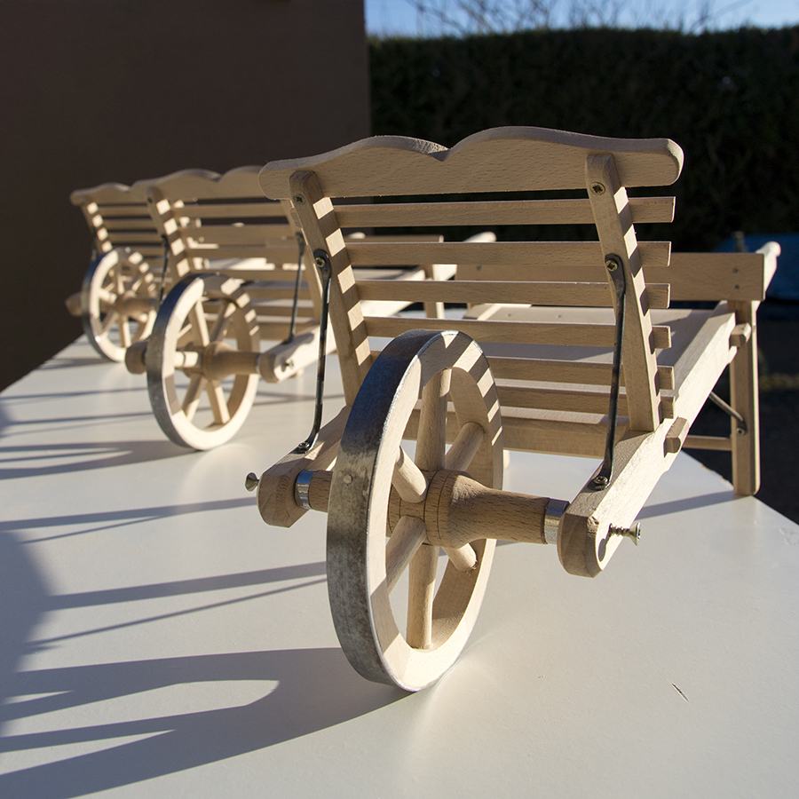 Miniature brouette en bois